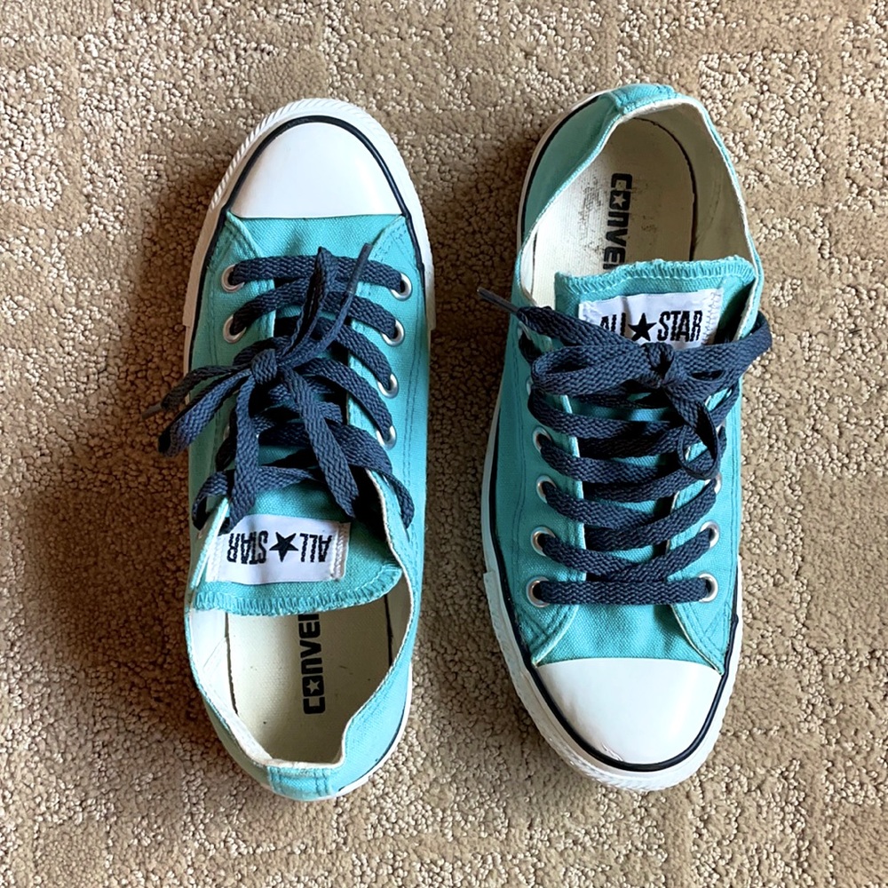Teal converse with charcoal grey laces - size 5 men/ 7 women - gently used